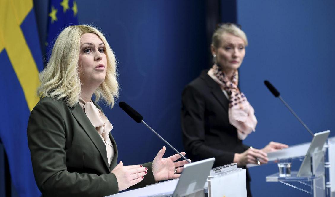 Socialminister Lena Hallengren (S) och Folkhälsomyndighetens generaldirektör Karin Tegmark Wisell håller pressträff idag om covidåtgärder. Arkivbild. Foto: Duygu Getiren/TT