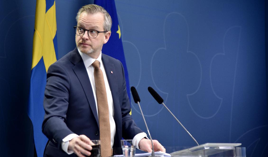 Finansminister Mikael Damberg (S) håller en pressträff om det ekonomiska läget. Foto: Lars Schröder/TT