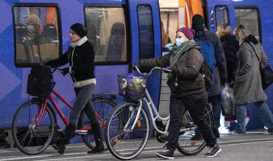 
Krav på negativt covidtest vid inresa och sittplats vid kollektivtrafikresor över 15 mil införs den 28 december, meddelar Folkhälsomyndigheten. Arkivbild. Foto: Johan Nilsson/TT                                            