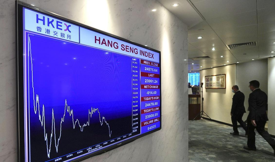 Den kinesiska fastighetsjätten Evergrandes aktier har handelsstoppats på Hongkong-börsen. Aktien stoppades även i oktober. Arkivbild. Foto: Vincent Yu/AP/TT