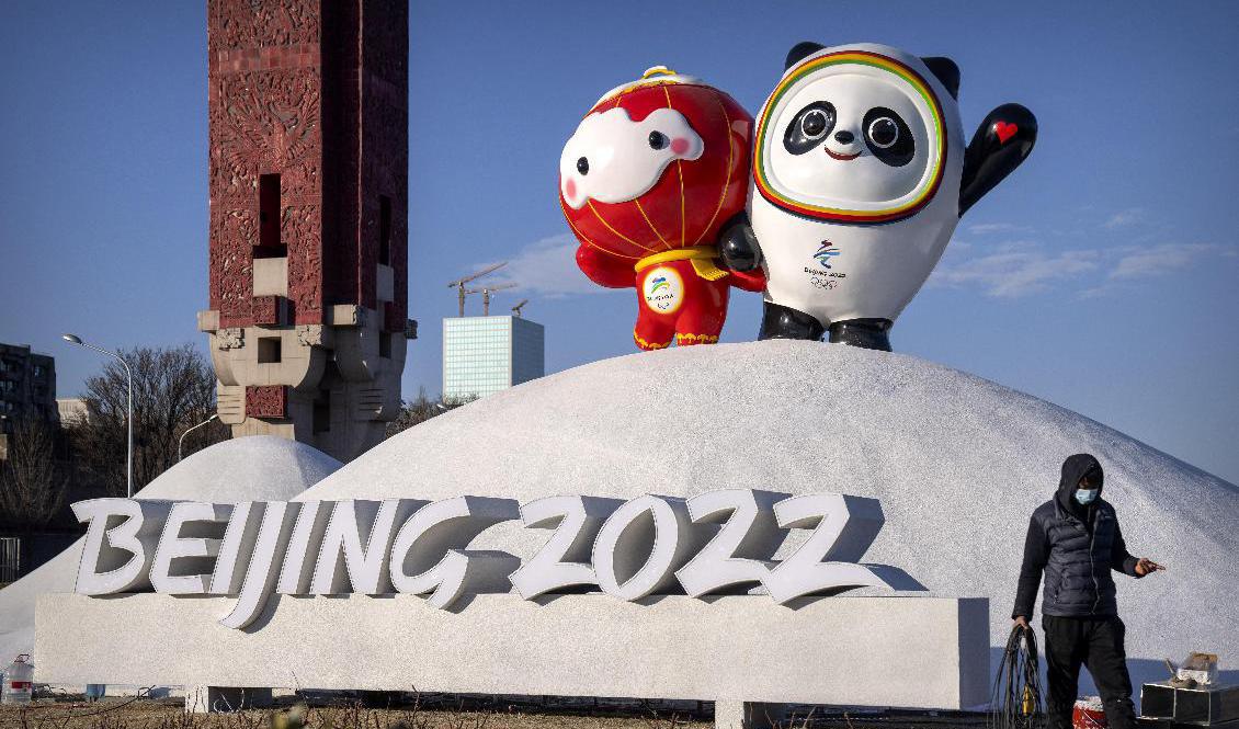 Sveriges olympiska kommitté har försett sina aktiva och ledare med blanka telefoner i rädsla över att bli hackade av Kina under OS. Arkivbild. Foto: Mark Schiefelbein/AP/TT