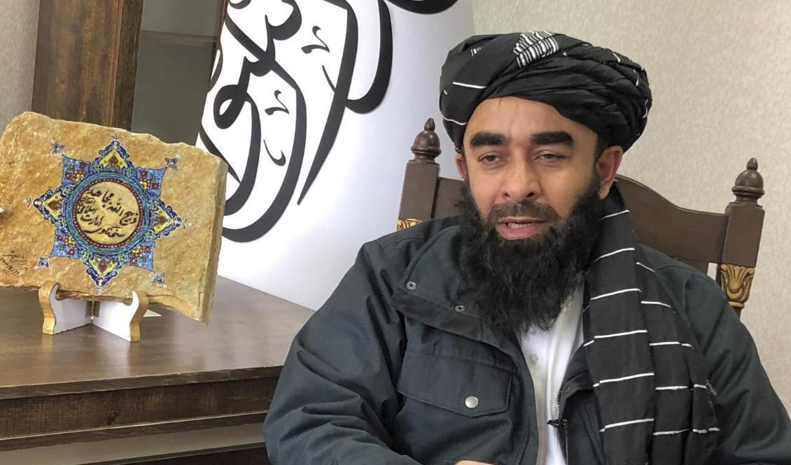 Talibanernas talesperson Zabihullah Mujahid öppnar för att flickor och kvinnor i hela Afghanistan kan återvända till klassrummen i vår. Foto: Mohammed Shoaib Amin/AP/TT