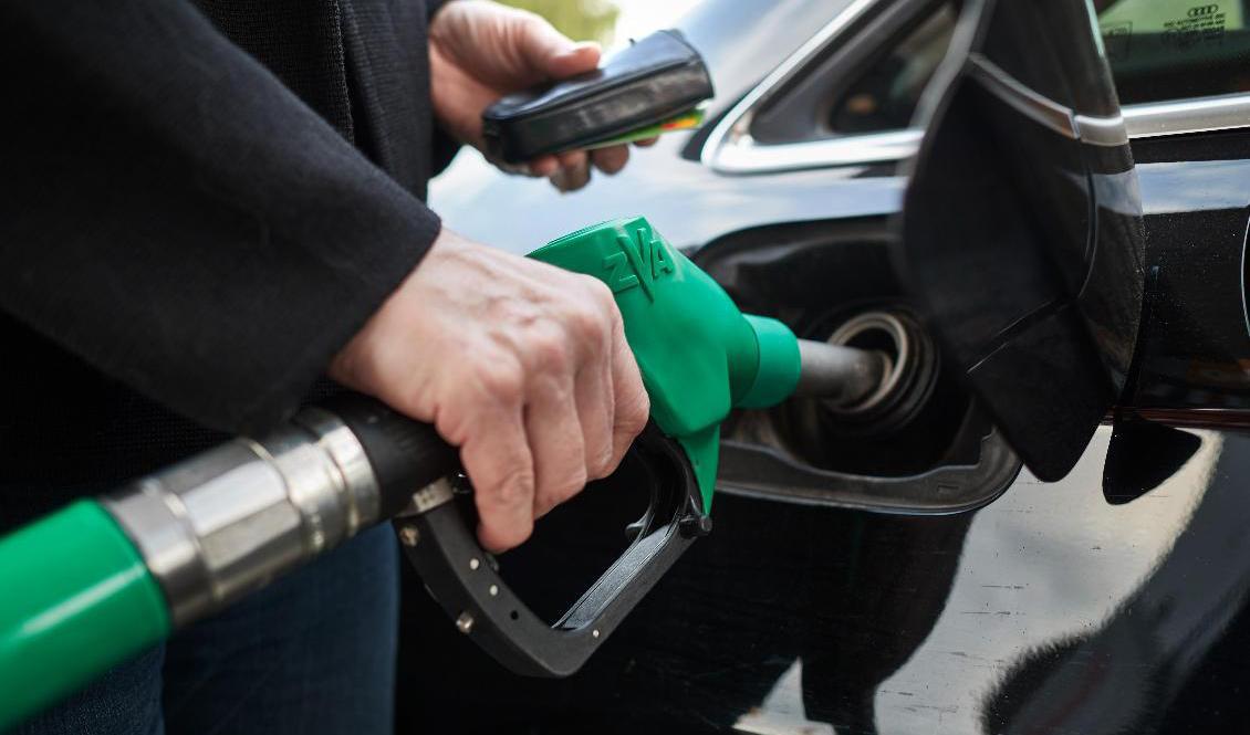 Dyrare att tanka. Arkivbild. Foto: Andreas Hillergren/TT