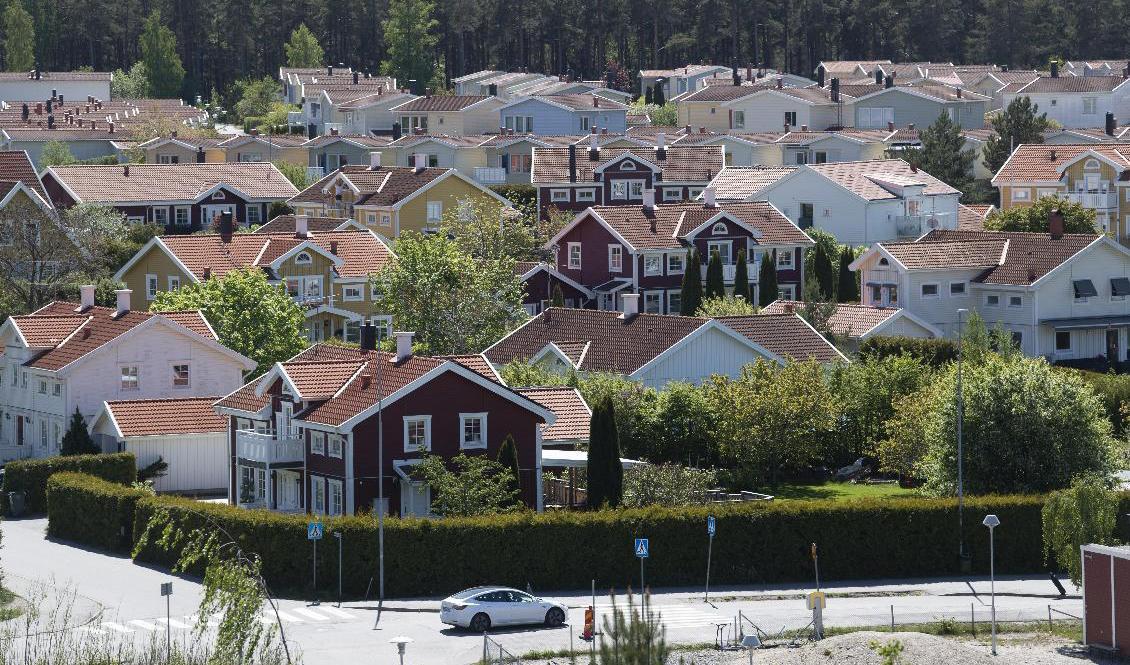 Hushåll med hög förbrukning ska få stöd som administreras av elnätsbolagen. Beloppet bestäms av förbrukning, inte elkostnader. Arkivbild. Foto: Fredrik Sandberg/TT