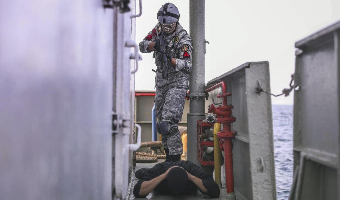 De tre länderna har bland annat övat på räddningsoperationer till havs. Irans försvarsmakt har förmedlat bilden från övningen. Foto: Irans försvarsmakt/AP/TT