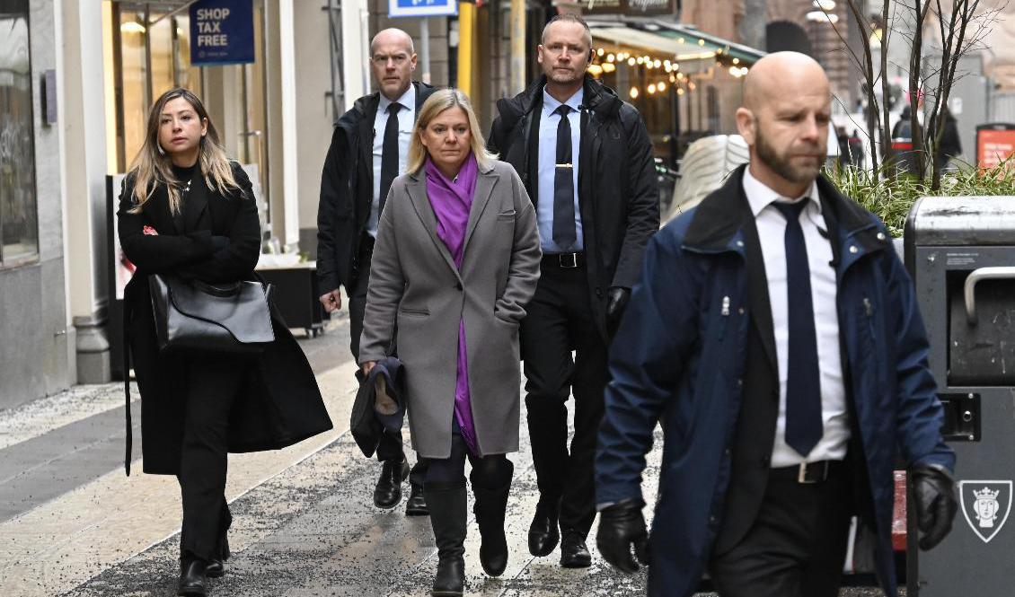 Statsminister Magdalena Andersson (S) kommer till partiledarsamtal om säkerhetsläget som hon bjudit in till. Foto: Anders Wiklund/TT