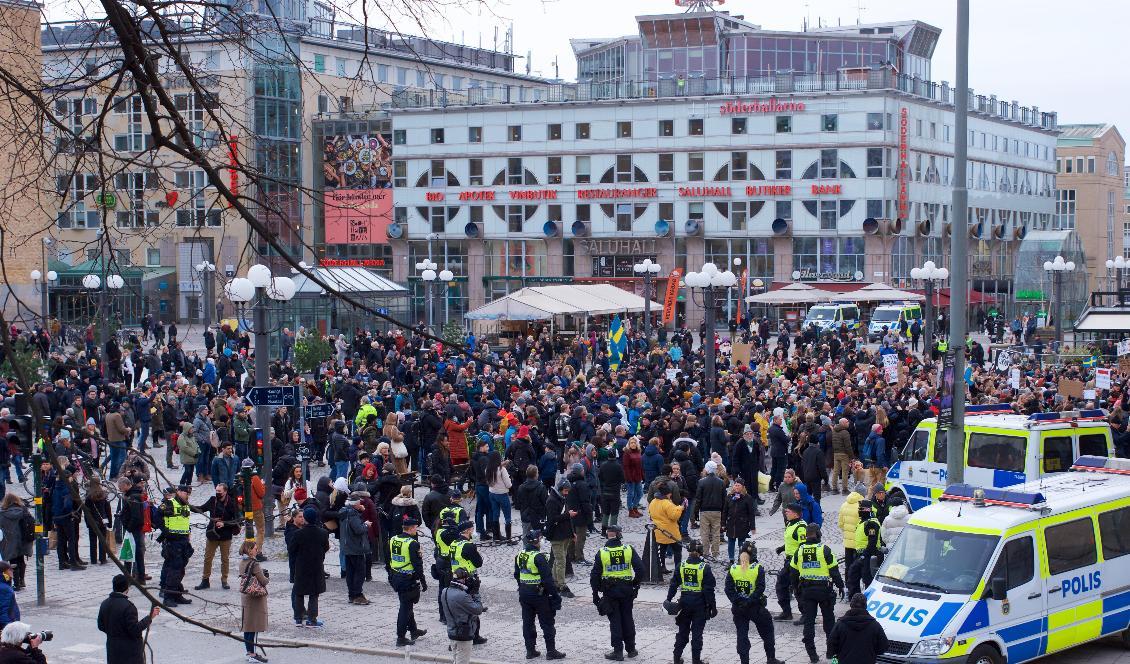 







En tidigare manifestation mot smittskyddsrestriktioner samlade över tusen deltagare på Medborgarplatsen i Stockholm, den 6 mars 2021. Foto: Emil Almberg                                                                                                                                                                                                                                                                                                                                                                