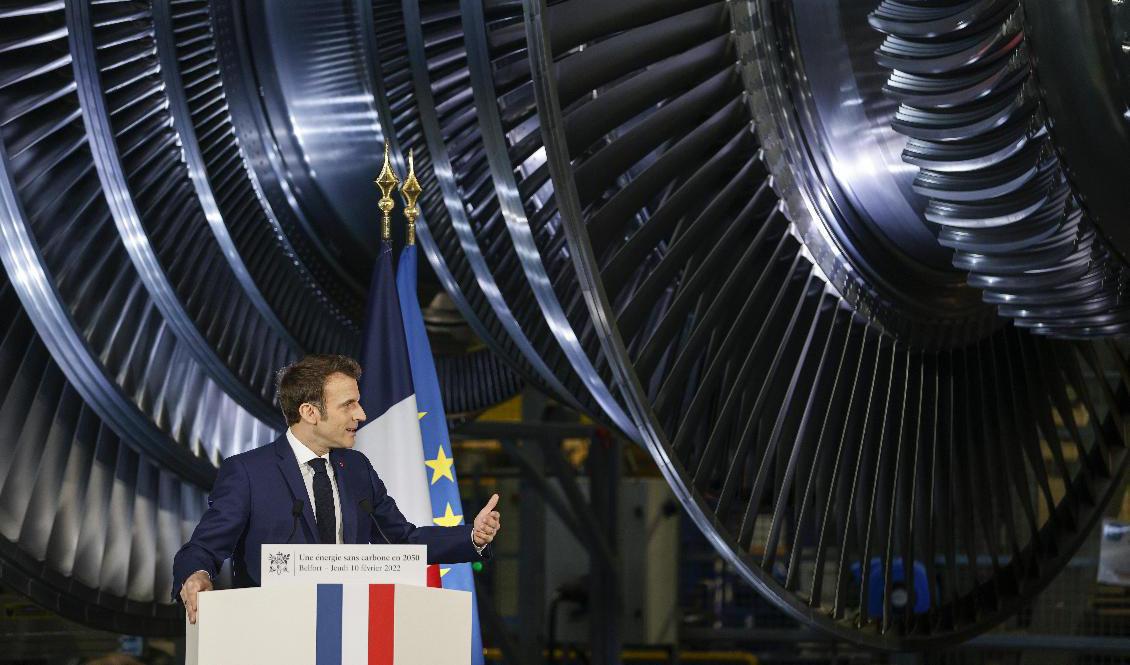 Frankrikes president Emmanuel Macron gav på torsdagen beskedet att landet ska bygga upp till 14 nya kärnkraftsreaktorer. Tillkännagivandet gjordes i ett tal hos en turbintillverkare i Belfort. Foto: Jean-Francois Badias/AP/TT