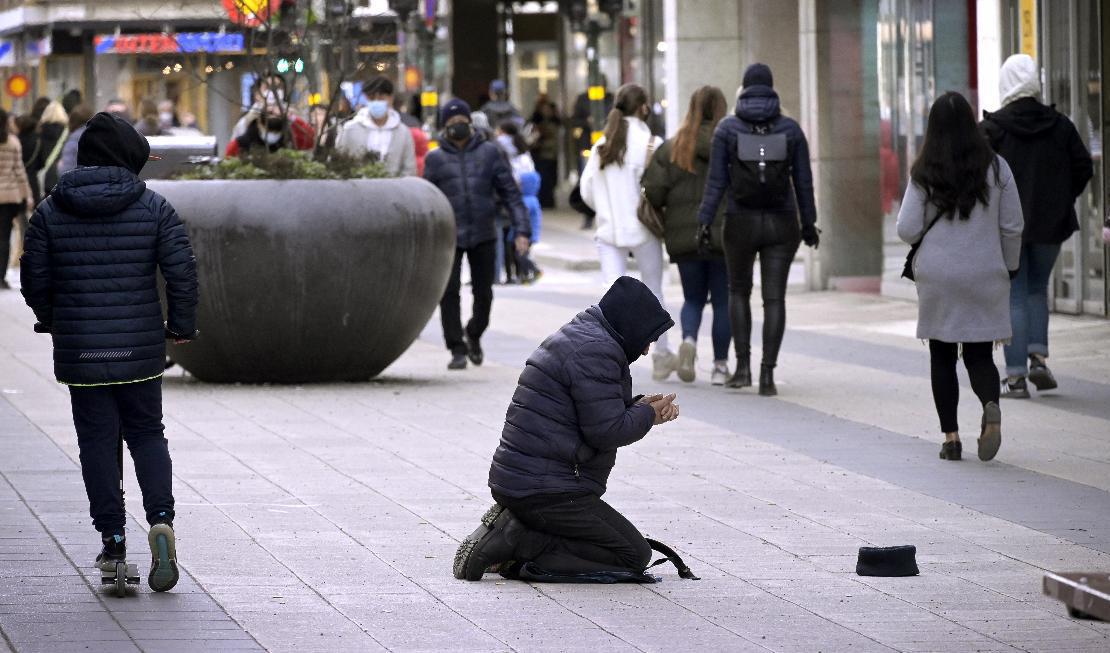 Brottet människoexploatering infördes bland annat för att komma åt ligor som tvingar människor att tigga. Arkivbild. Foto: Janerik Henriksson/TT