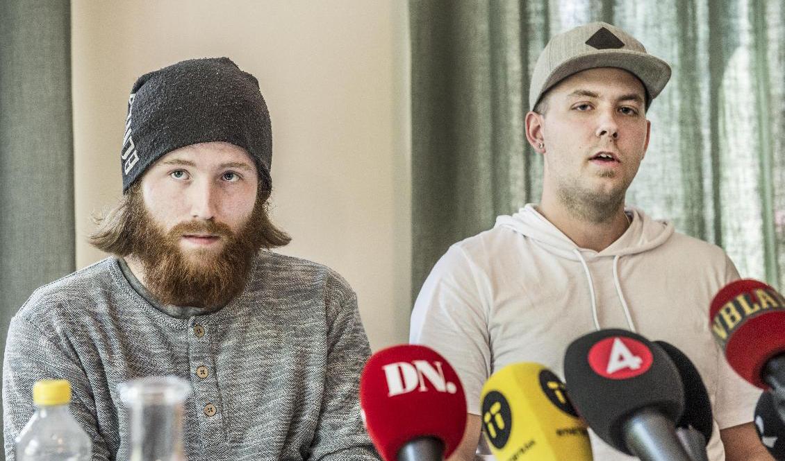 Bröderna Robin Dahlén och Christian Karlsson, som här ses på en presskonferens 2017, får nu en ursäkt av Arvika kommun för vad som hände efter den fyraårige pojken Kevins död 1998. Foto: Lars Pehrson/SvD/TT