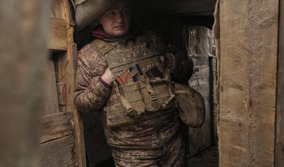 Ukrainsk soldat utanför Popasna i Luhansk på onsdagen. Foto: Vadim Ghirda/AP/TT