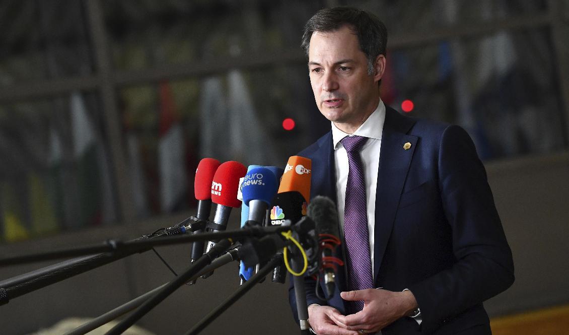 Nya sanktioner mot Ryssland "måste bita", anser Belgiens premiärminister Alexander De Croo på väg in till EU-ländernas toppmöte i Bryssel. Foto: John Thys/AP/TT