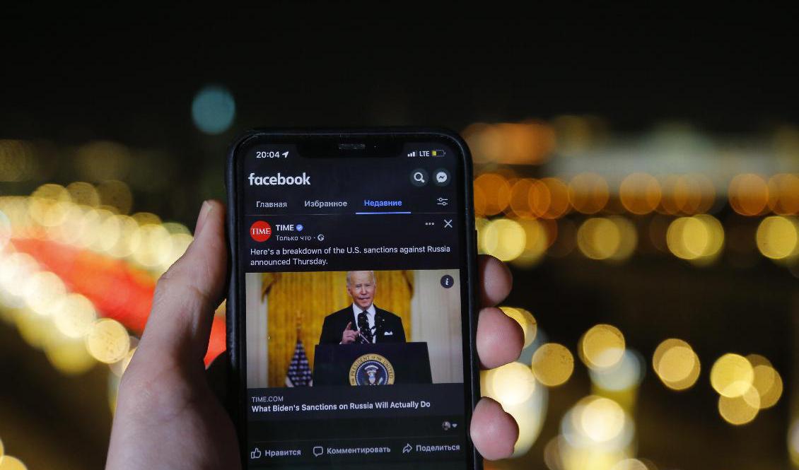 Facebook och flera mediers webbar ligger nere i Ryssland. Arkivbild. Foto: AP/TT