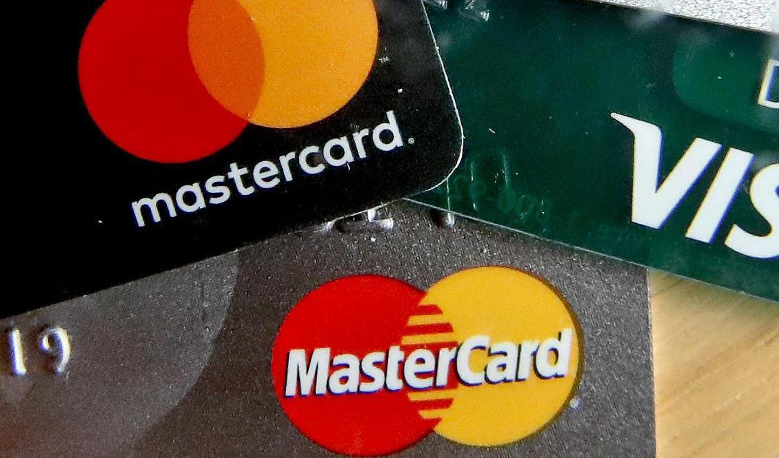 Både Mastercard och Visa stoppar all verksamhet i Ryssland. Arkivbild. Foto: Keith Srakocic/AP/TT