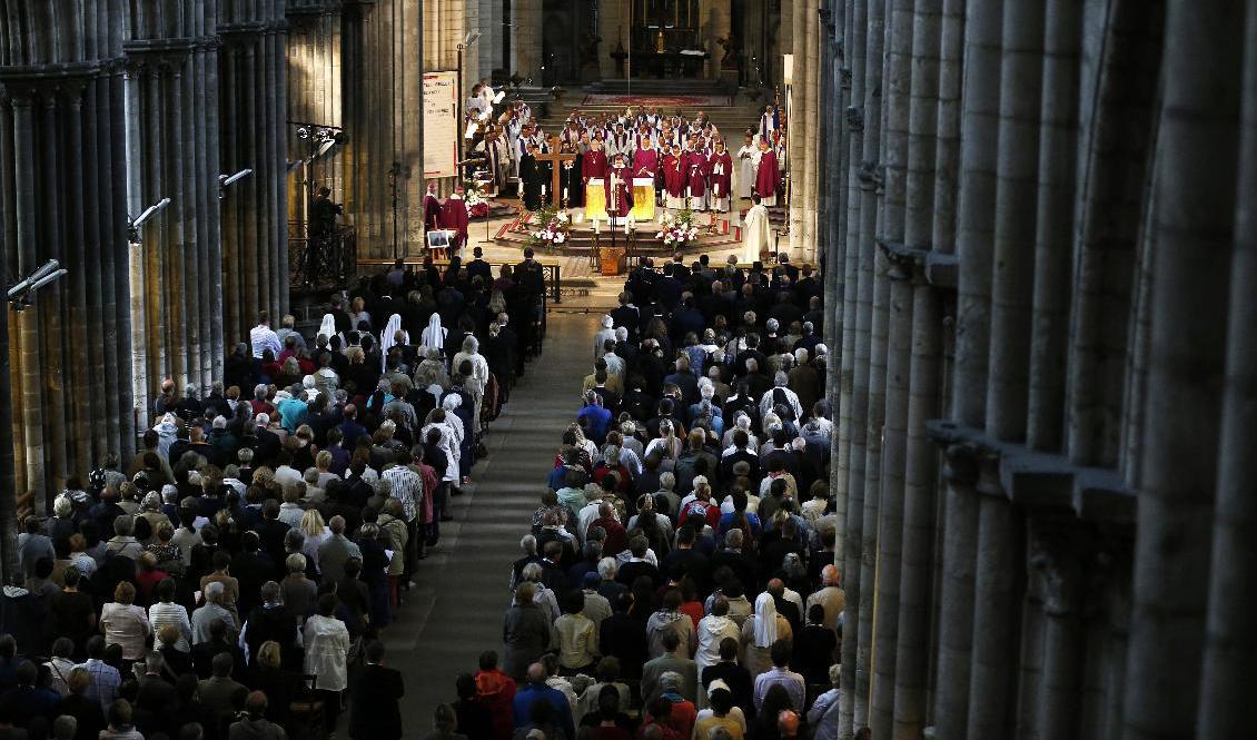 Den mördade prästen Jacques Hamels begravning 2016. Arkivbild. Foto: Charly Triballeau/AP/TT