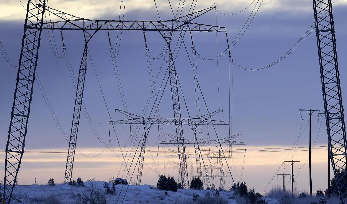 Stopp. Det går inte att få fram mer än 2 000 megawatt de närmsta åren, hur stort behovet än är, enligt Svenska Kraftnät. Det innebär att nya satsningar får vänta. Arkivbild. Foto: Janerik Henriksson/TT