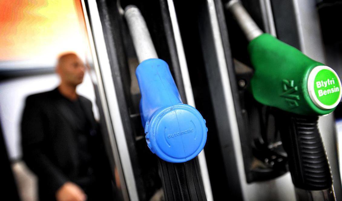 En majoritet i riksdagen vill sänka skatten på bensin och diesel. Arkivbild. Foto: Yvonne Åsell/SvD/TT