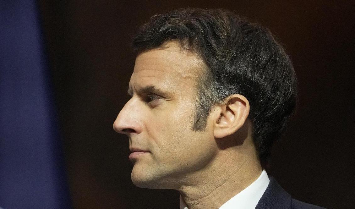 Emmanuel Macron har flera gånger talat i telefon med Vladimir Putin sedan Rysslands storinvasion av Ukraina den 24 februari. Arkivbild. Foto: Michel Euler/AP/TT