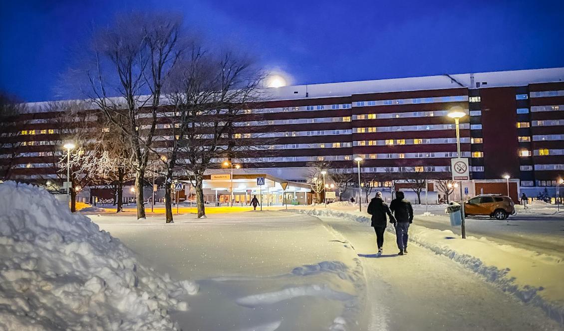 På Sundsvalls sjukhus har över 30 sjuksköterskor sagt upp sig under de senaste veckorna, bland annat 14 operationssjukskköterskor, åtta på intensivvårdsavdelningen och 6 på barnavdelningen, något som kan leda till att operationer och annan vård ställs in. Foto: Jannice Nygren Thelander