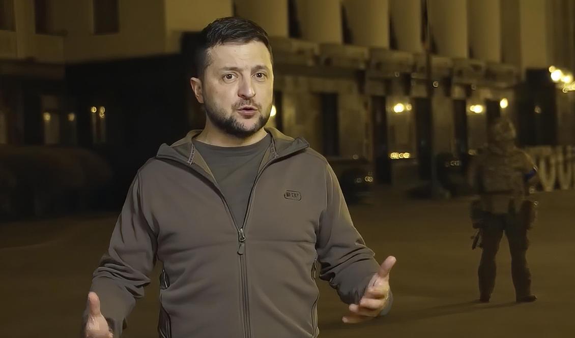 Ukrainas president Volodymyr Zelenskyj uppmanar till protester. Foto: Ukrainska presidentkansliets presstjänst/AP/TT