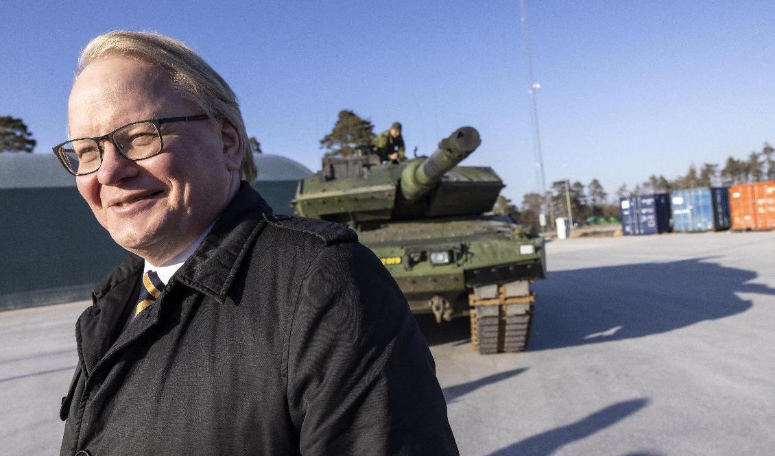 Försvarsminister Peter Hultqvist på besök vid Gotlands regemente P18 i onsdags. Foto: Karl Melander/TT