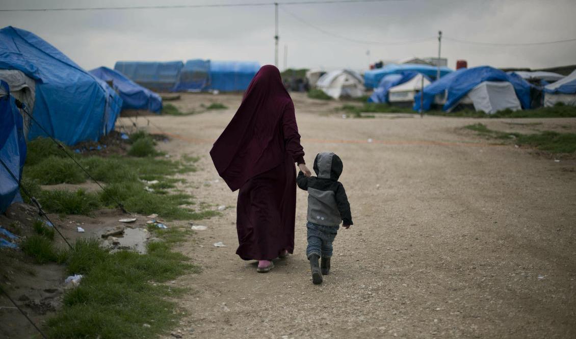 Kvinnorna och barnen har hållits i Roj-lägret i nordöstra Syrien. Arkivbild. Foto: Maya Alleruzzo/AP/TT