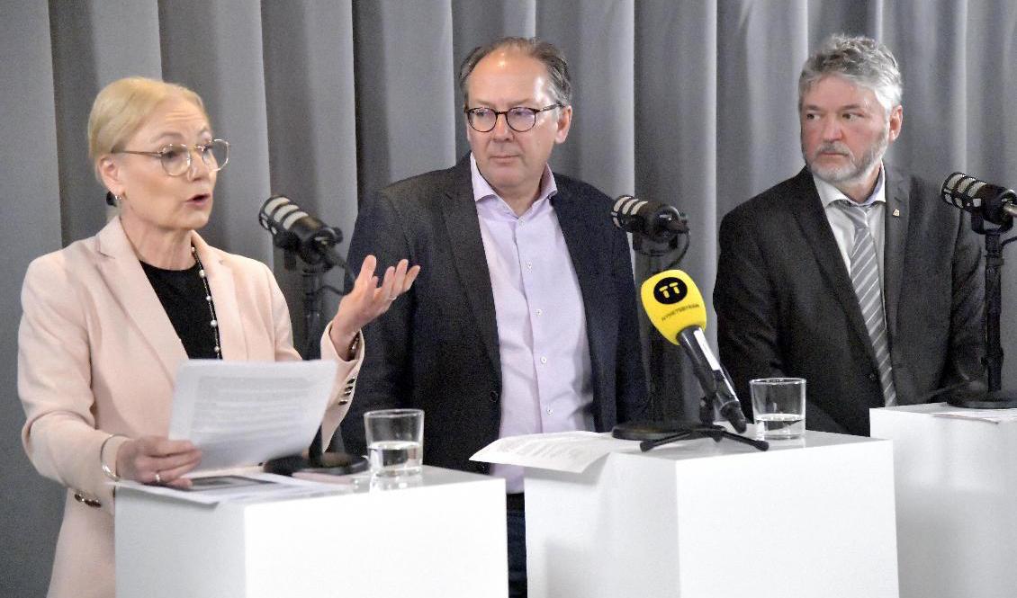Charlotte Petri Gornitzka, generaldirektör för MSB, Anders Holmestig, VD Fastighetsägarna och Anders Nordstrand, VD på Sveriges Allmännytta på dagens pressträff. Foto: Marko Säävälä/TT