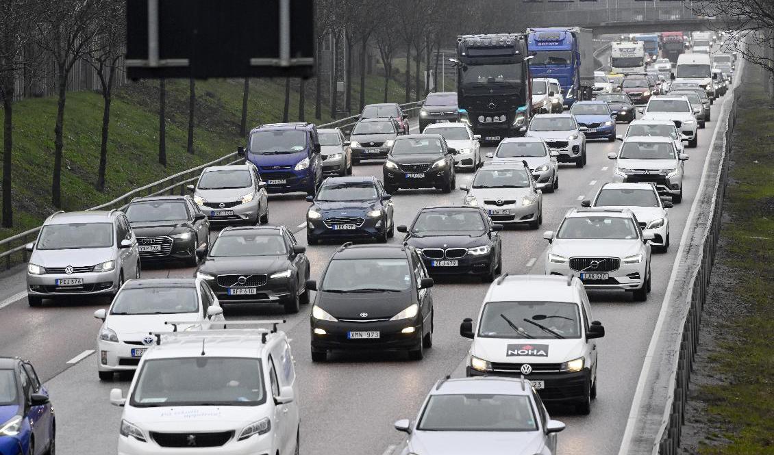 Långa bilköer på E4 inför påskhelgen. Men inga allvarligare trafikincidenter hade vid 21-tiden inrapporterats till Trafikverket. Foto: Jonas Ekströmer/TT