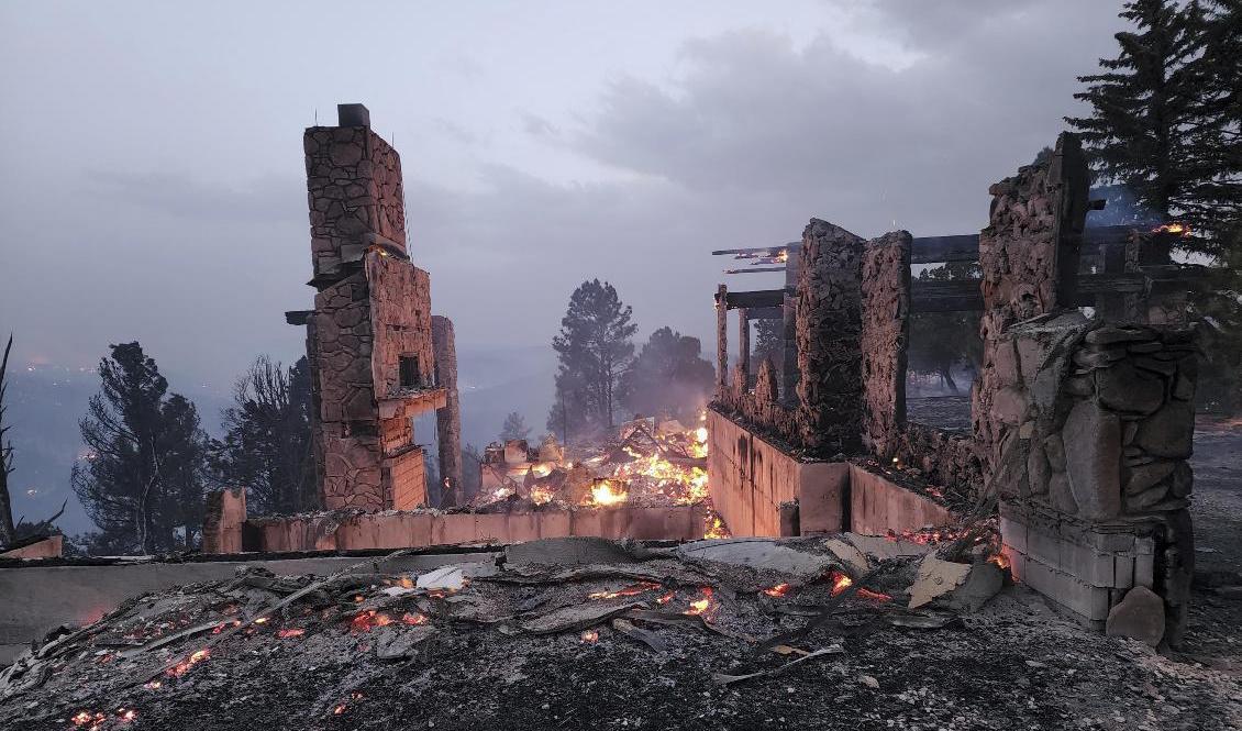 Ett förstört hem i Ruidoso, New Mexico. Foto: Alexander Meditz/AP/TT