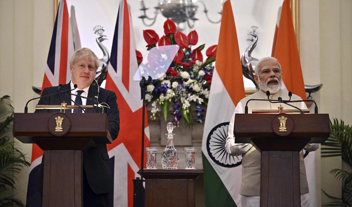 Storbritanniens premiärminister Borit Johnson och Indiens premiärminister Narendra Modi under en gemensam pressträff i New Delhi. Foto: Ben Stansall via AP/TT