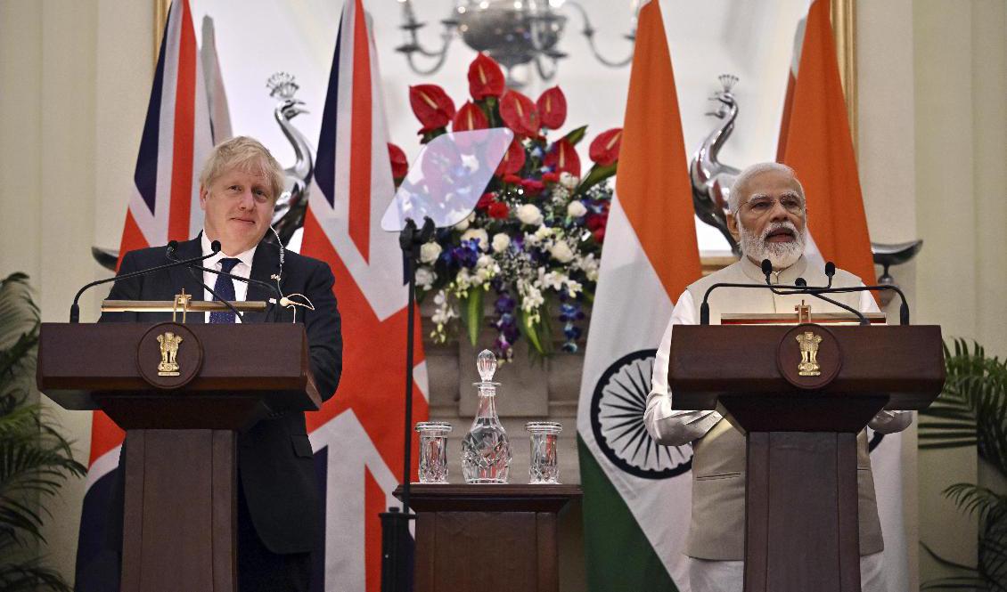 
Storbritanniens premiärminister Borit Johnson och Indiens premiärminister Narendra Modi under en gemensam pressträff i New Delhi. Foto: Ben Stansall via AP/TT                                            