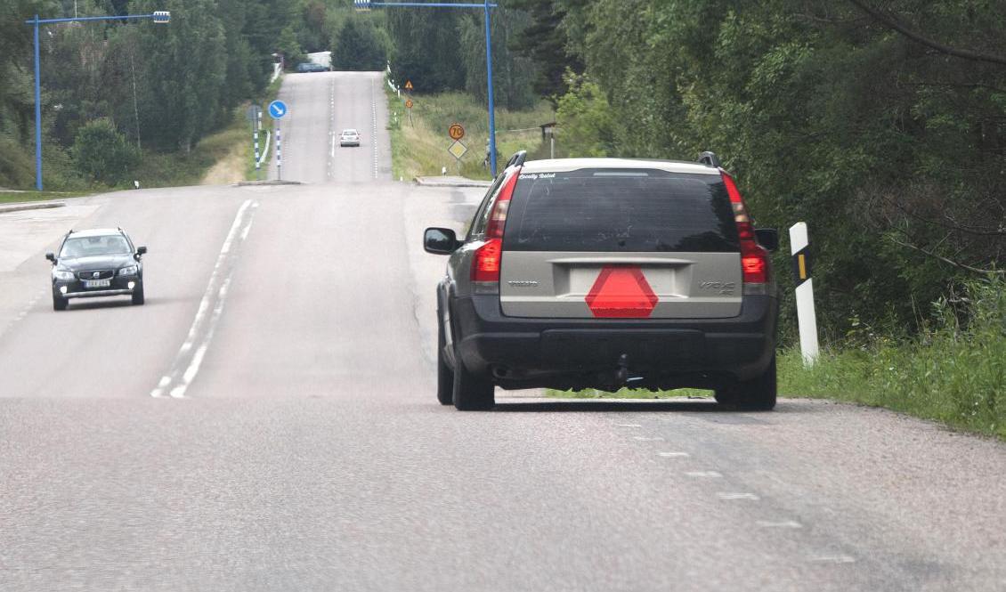 Om A-traktorn byggts om så att den kan ta passagerare i baksätet spelar det ingen roll om den inte går fortare än 30 kilometer i timmen. Den räknas ändå som personbil. Arkivbild. Foto: Fredrik Sandberg/TT