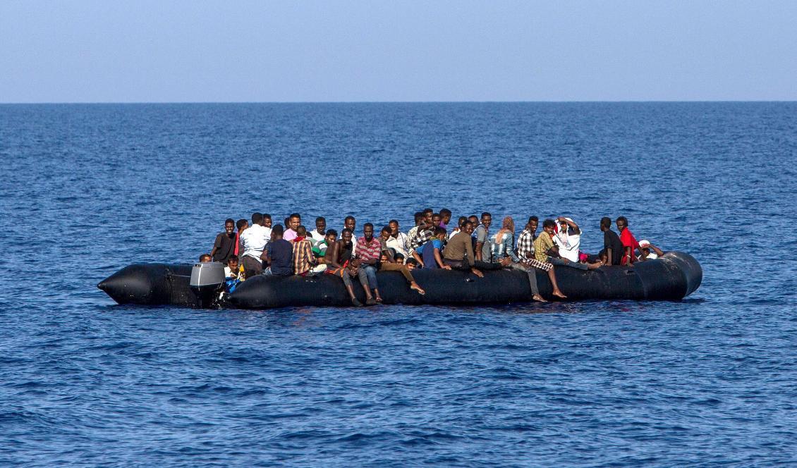 Migranter i Medelhavet. Foto: Angelos Tzortzinis/AFP via Getty Images