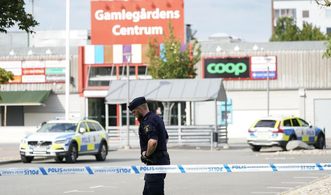 Tre personer skadades allvarligt under skottlossningen vid Gamlegårdens köpcentrum i augusti. Arkivbild. Foto: Johan Nilsson/TT