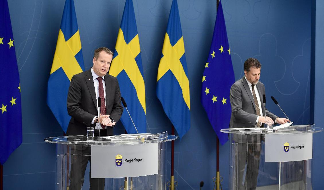 Integrations- och migrationsminister Anders Ygeman och Migrationsverkets generaldirektör Mikael Ribbenvik håller pressträff om flyktingsituationen och Rysslands krig mot Ukraina. Foto: Paul Wennerholm/TT