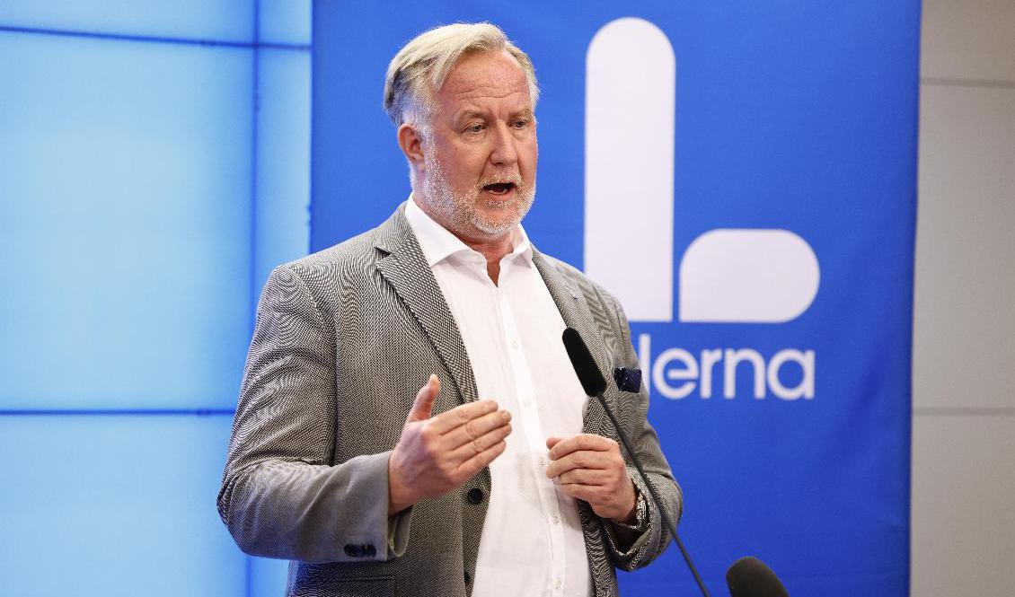 Liberalerna partiledare Johan Pehrson kan ha bidragit till att lyfta partiet i opinionen. Arkivbild. Foto: Stefan Jerrevång/TT