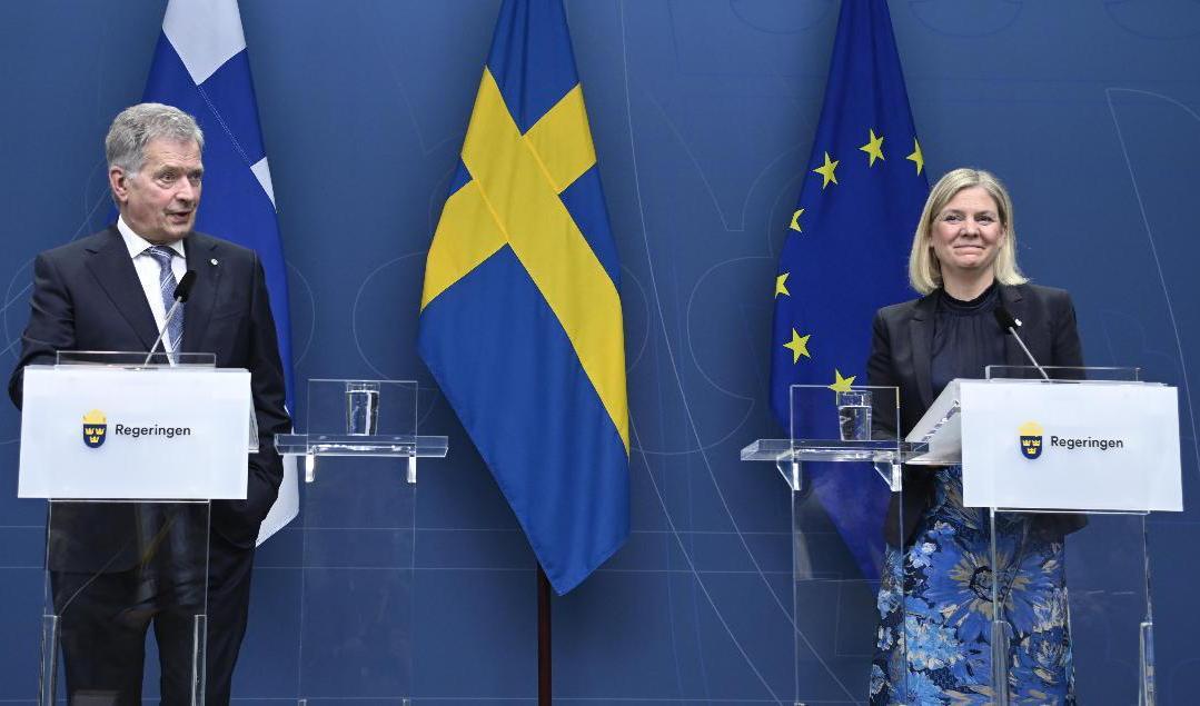 Finlands president Sauli Niinistö och statsminister Magdalena Andersson håller en gemensam pressträff. Foto: Anders Wiklund/TT