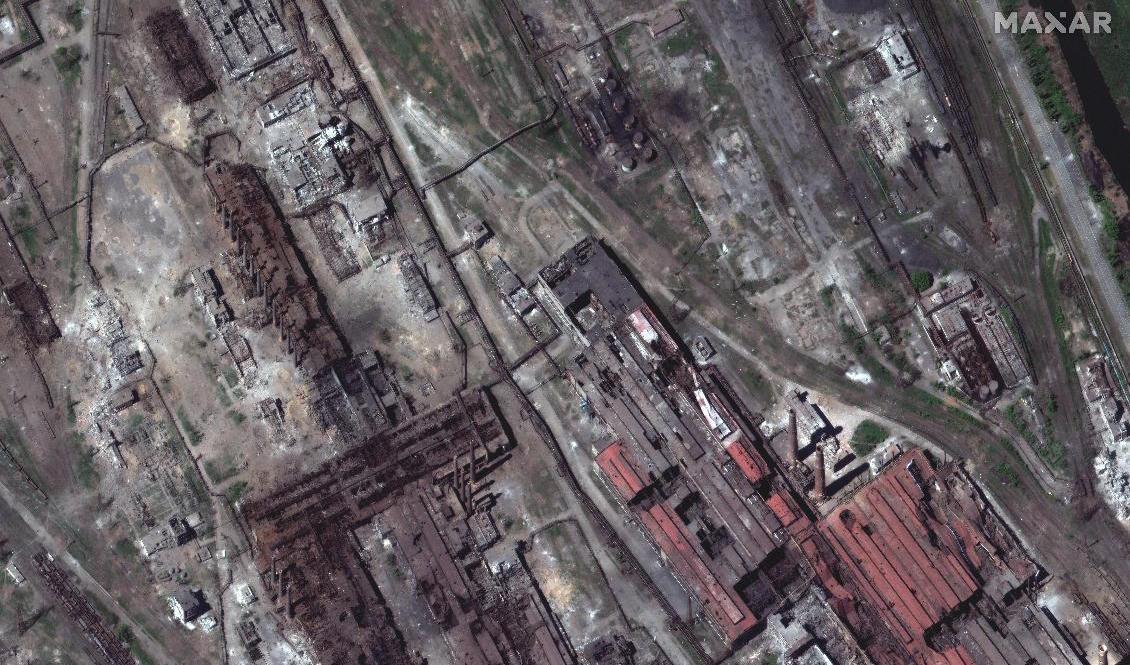 Den västra delen av stålverkskomplexet syns här på en satellitbild från i torsdags. Foto: Maxar/AP/TT