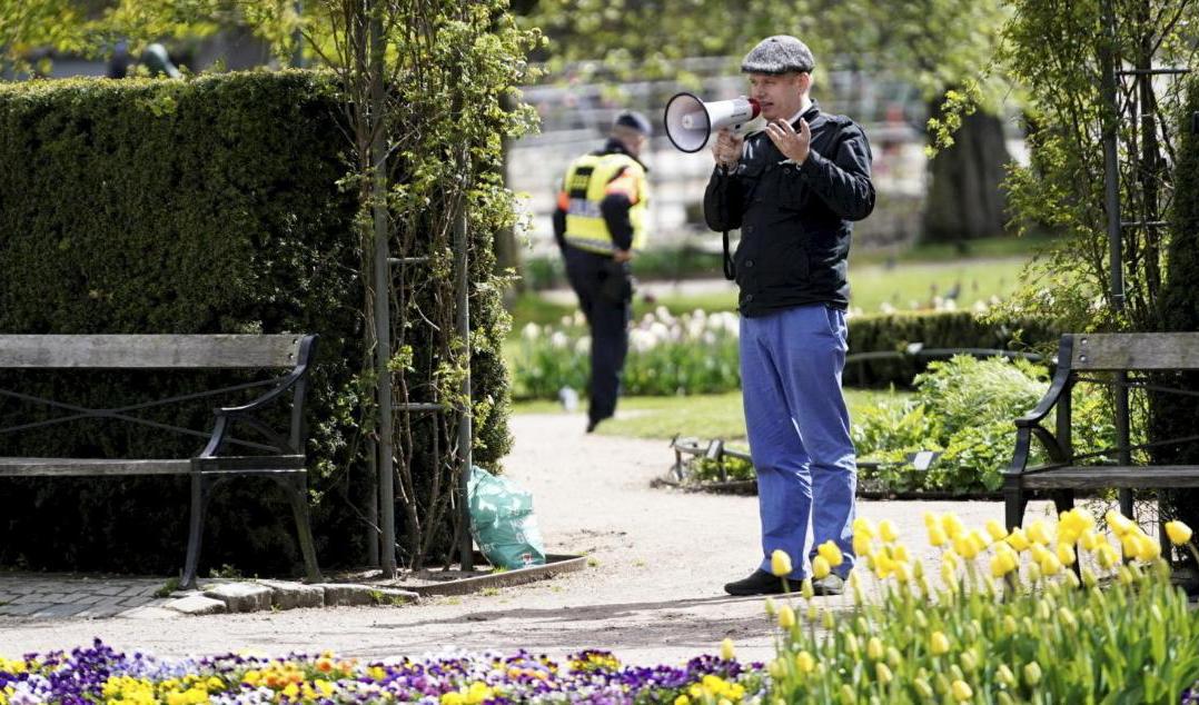Rasmus Paludan, partiledare i Stram kurs, under sitt valmöte i Borås i förra veckan. Attentatet, som enligt åklagaren planerades mot Paludan, skulle ha skett när denne väntades till Borås i april. Foto: Björn Larsson Rosvall/TT