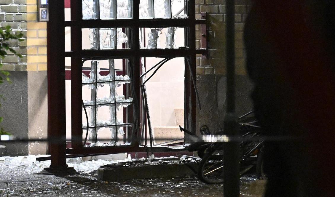 Polis är på plats i Malmö efter en detonation under natten mot måndag. Foto: Johan Nilsson/TT