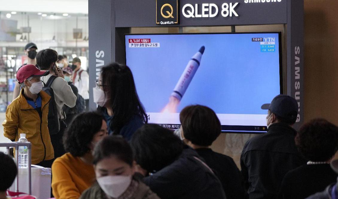 
Ett sydkoreanskt nyhetsprogram visar en arkivbild från ett av Nordkoreas robottester. Bilden togs i början av maj. Foto: Ahn Young-joon/AP/TT                                            