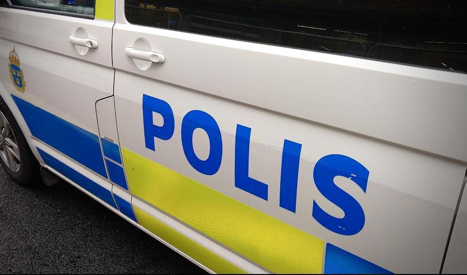 En man har gripits efter att en kvinna fallit från en balkong i Stockholmsförorten Hässelby gård. Foto: Epoch Times