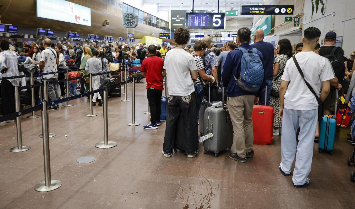 Kan andra flygplatser avlasta Arlanda? Bilden från lördagens kösituation på Arlanda. Foto: Christine Olsson/TT