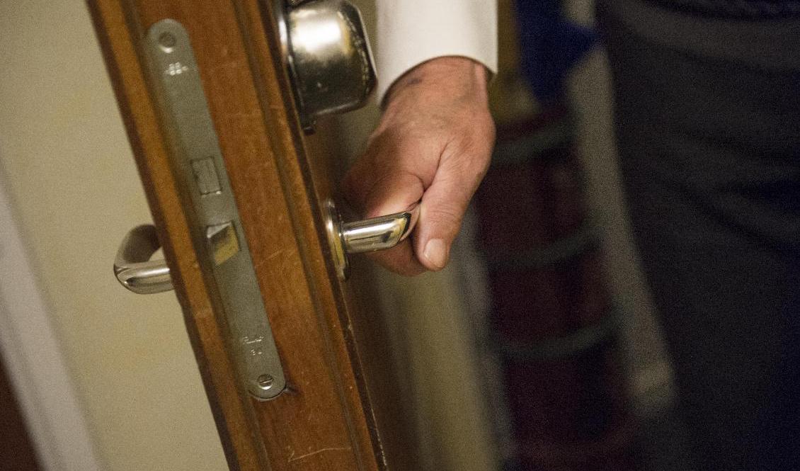 Falska poliser har besökt äldre kvinnor. Arkivbild. Foto: Fredrik Sandberg/TT