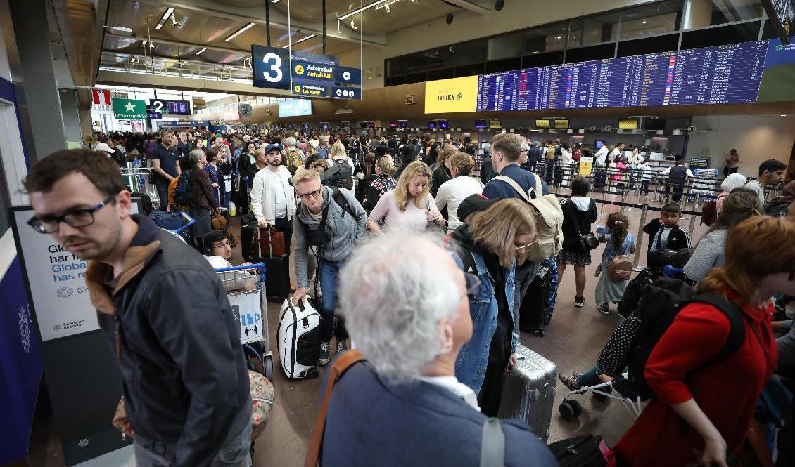 
De långa köerna på terminal 5 på Arlanda fortsätter. Arkivbild. Foto: Ali Lorestani/TT                                            