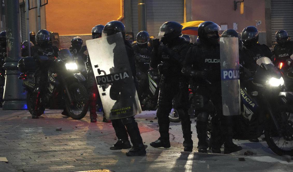 
Protesterna mot stigande bränslepriser och ökade levnadskostnader har urartat i sammandrabbningar mellan polis och demonstranter. Arkivbild. Foto: Dolores Ochoa/AP/TT                                            
