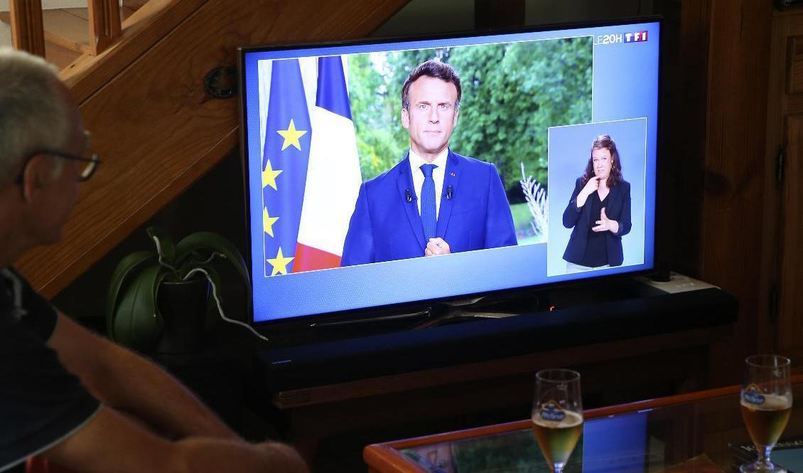 Frankrikes president Emmanuel Macron talade i ett tv-sänt tal till nationen under onsdagskvällen. Foto: Bob Edme/AP/TT