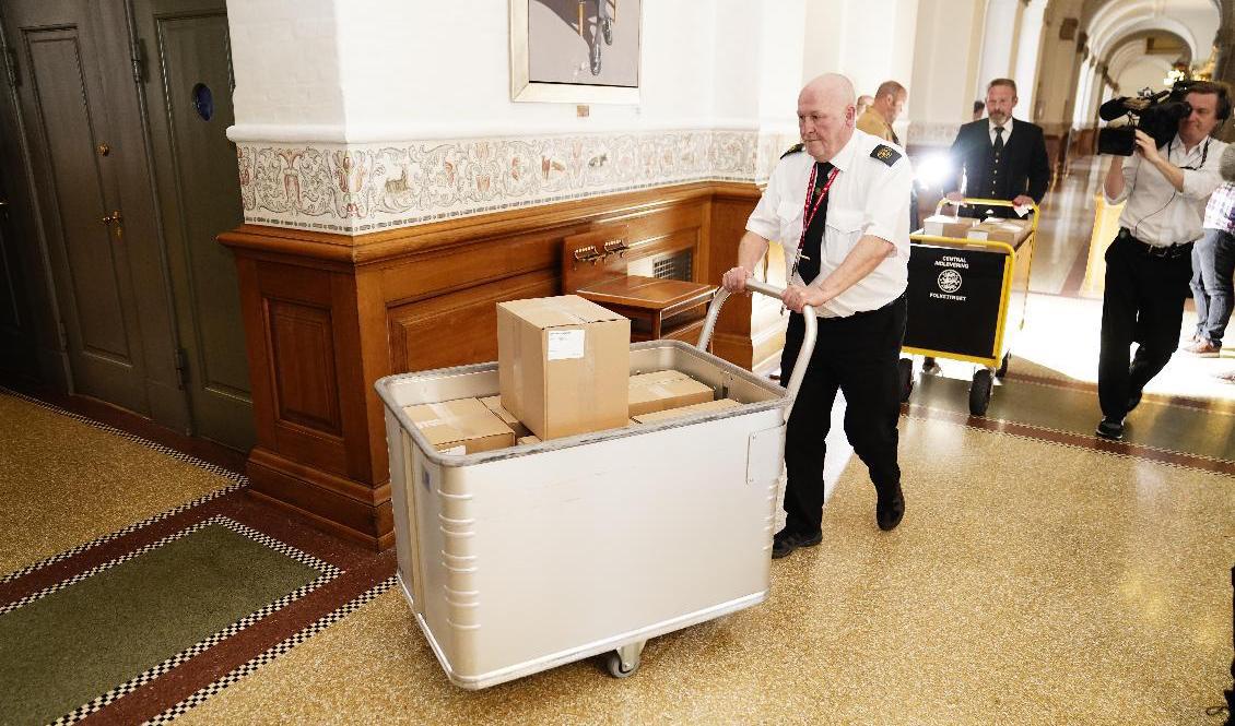 Våren 2021 tillsattes en kommission för att utreda alla turer i minkskandalen i Danmark och under torsdagen levererades rapporten till folketinget. Foto: Mads Claus Rasmussen/Ritzau Scanpix/TT