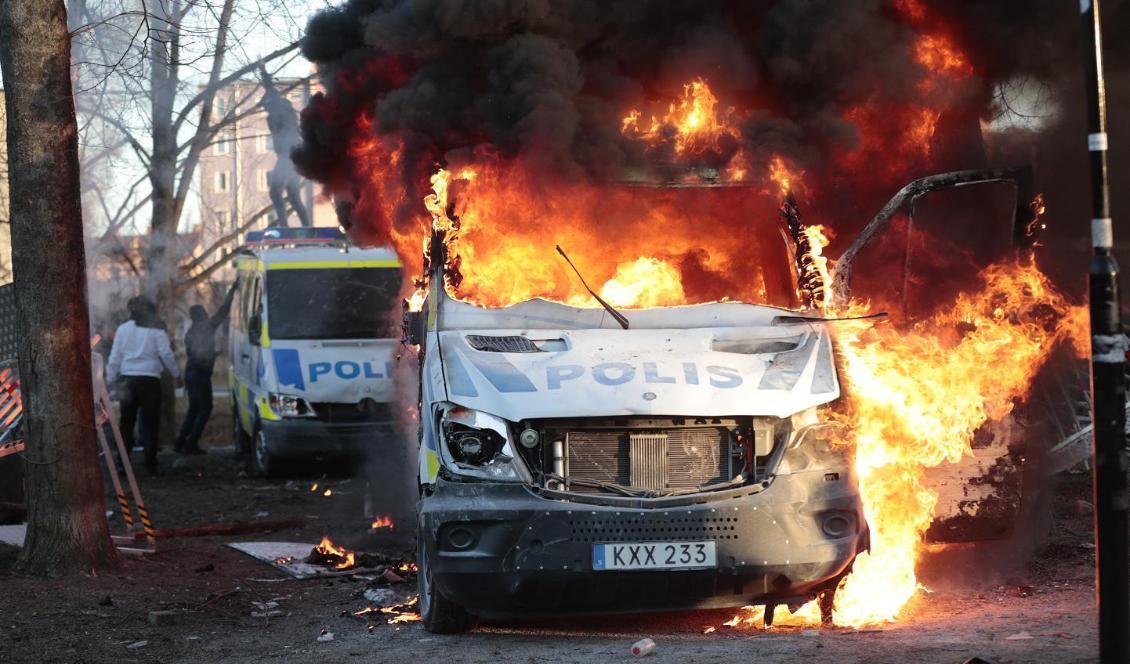 

Fyra personer döms till fängelse efter koranupploppen i Sveaparken i Örebro under långfredagen. Foto: Kicki Nilsson/TT                                                                                        