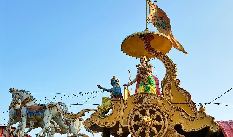 


Vagn med Lord Krishna och Arjuna i staden Kurukshetra. Foto: Shutterstock                                                                                                                                    